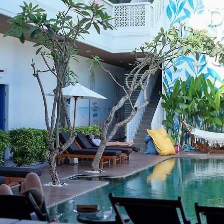 Hostel Dip & Doze Living Canggu Zewnętrze zdjęcie