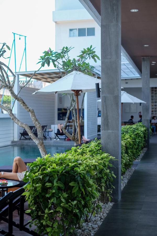 Hostel Dip & Doze Living Canggu Zewnętrze zdjęcie