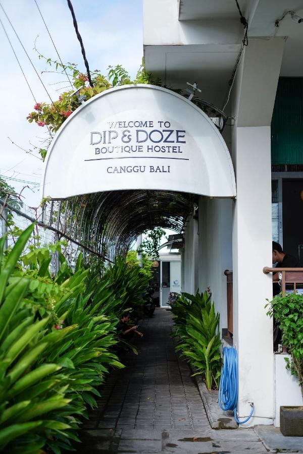 Hostel Dip & Doze Living Canggu Zewnętrze zdjęcie