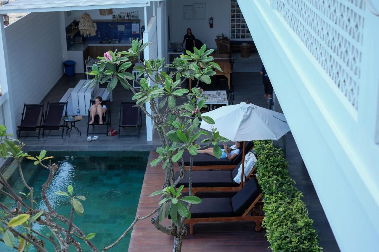 Hostel Dip & Doze Living Canggu Zewnętrze zdjęcie