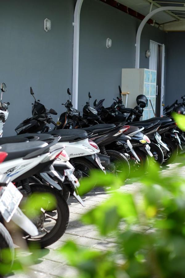 Hostel Dip & Doze Living Canggu Zewnętrze zdjęcie