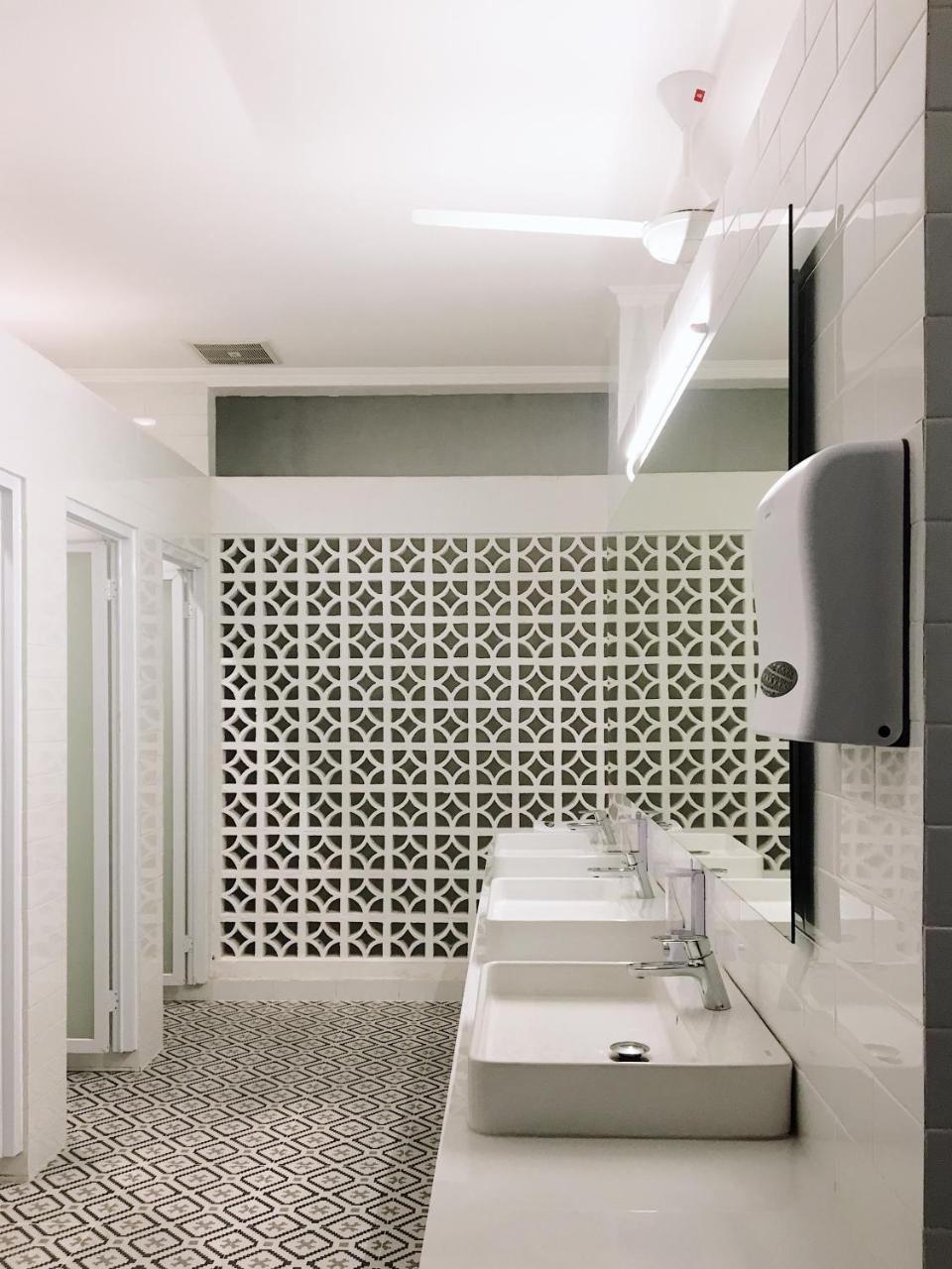 Hostel Dip & Doze Living Canggu Zewnętrze zdjęcie